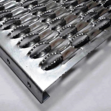 Алюминиевый настил просечно-профилированный 1000х300х40х1.5 Зубчатый